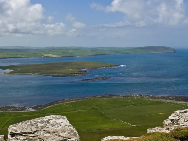 BC2G25 dh Eynhallow Sound ROUSAY ORKNEY Eynhallow island and Evie Orkney Westmainland islands scotland sounds picturesque aerial. Image shot 2009. Exact date unknown. Picture: Alamy