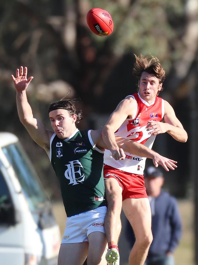 Shepparton Swans’ Hugh Mason competes with Echuca’s Will Monahan.