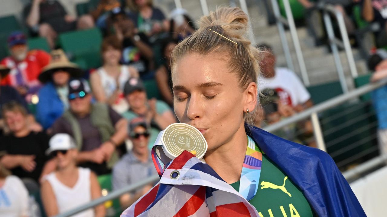 Eleanor Patterson with her gold.