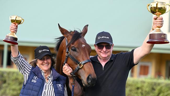 Sheila Laxon and John Symons with 2024 Melbourne Cup winner Knight’s Choice. Picture: Vince Caligiuri / Getty Images.