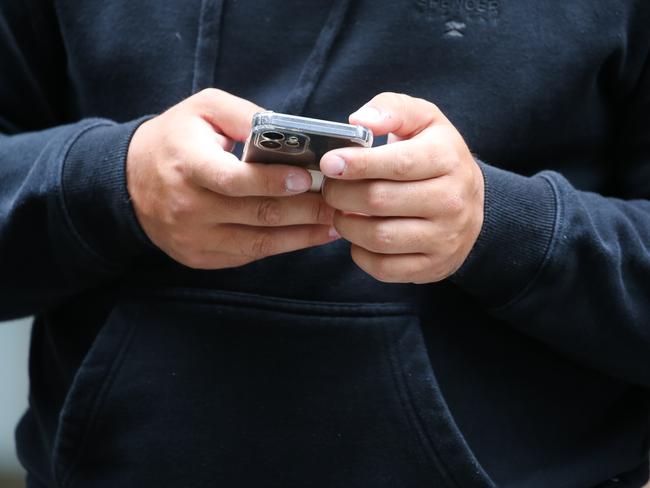 SYDNEY, AUSTRALIA - Newswire Photos DECEMBER 18, 2022: Members of the public are seen using their phone as the personal data of Australians is being stolen at a rate of more than 20 times above the global average new research reveals. Picture: NCA Newswire / Gaye Gerard