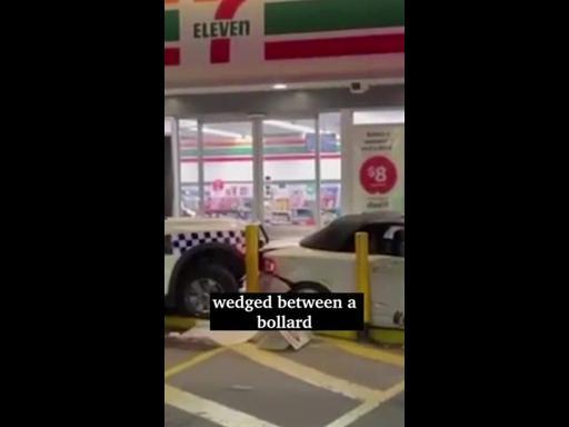 Police car rammed during 7-Eleven arrest