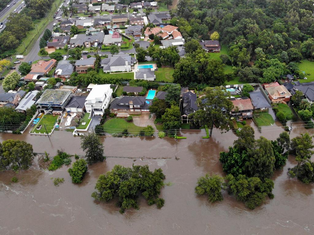 Rising flood waters threaten homes along River Rd in Emu Plains. Picture: Toby Zerna