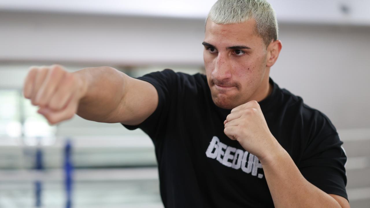 Aussie heavyweight hoping to achieve rare feat in Ashes bout