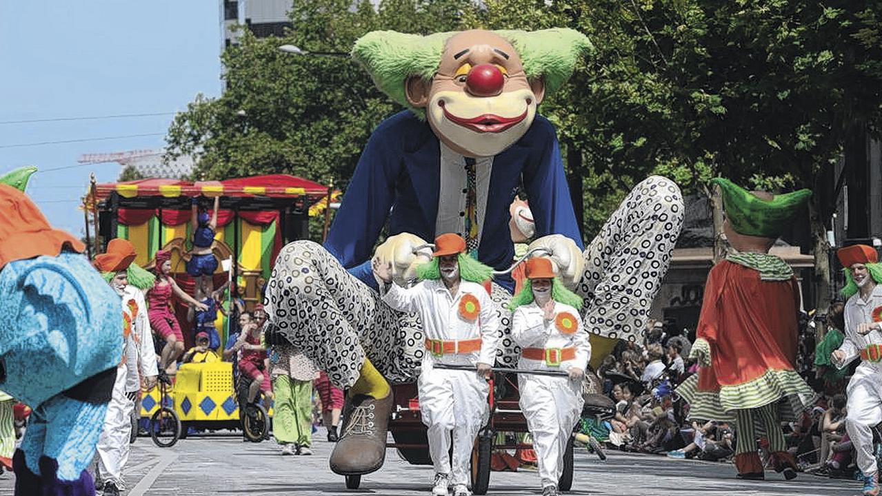 Adelaide Christmas Pageant Float Guide National Pharmacies The Mercury