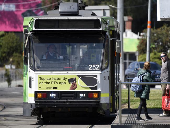 MELBOURNE, AUSTRALIA - NewsWire Photos SEPTEMBER 22, 2023: Passengers at a tram stop on Victoria Parade in East Melbourne. Picture: NCA NewsWire / Andrew Henshaw