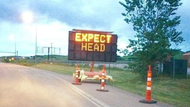 The "expect head" sign was spotted in Griffin. Picture: Nathan Maker