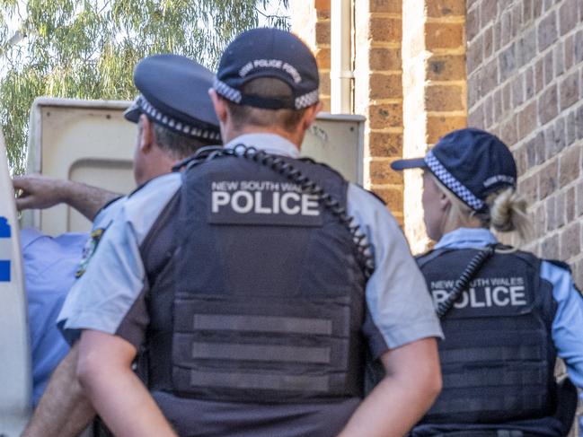 SYDNEY, AUSTRALIA, NCA NewsWIRE, Wednesday, 9  August 2023.Tyrell Edwards photographed escorted by the police from Picton Court House to a police vehicle. Picture: NCA NewsWIRE/ Monique Harmer