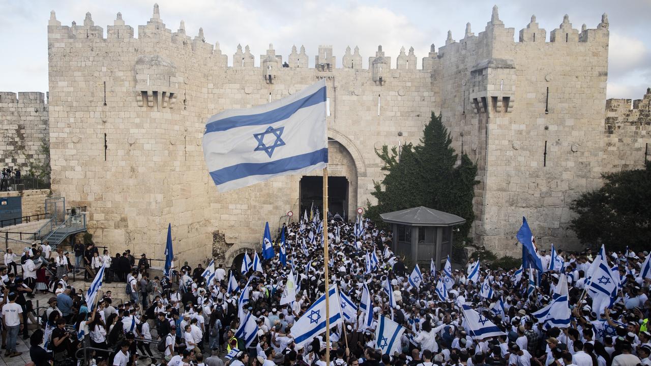 Israeli Jews hold the Israeli flag as they are marching in Jerusalem's old city muslim quarter on May 18, 2023 in Jerusalem, Israel. Picture: Amir Levy/Getty Images