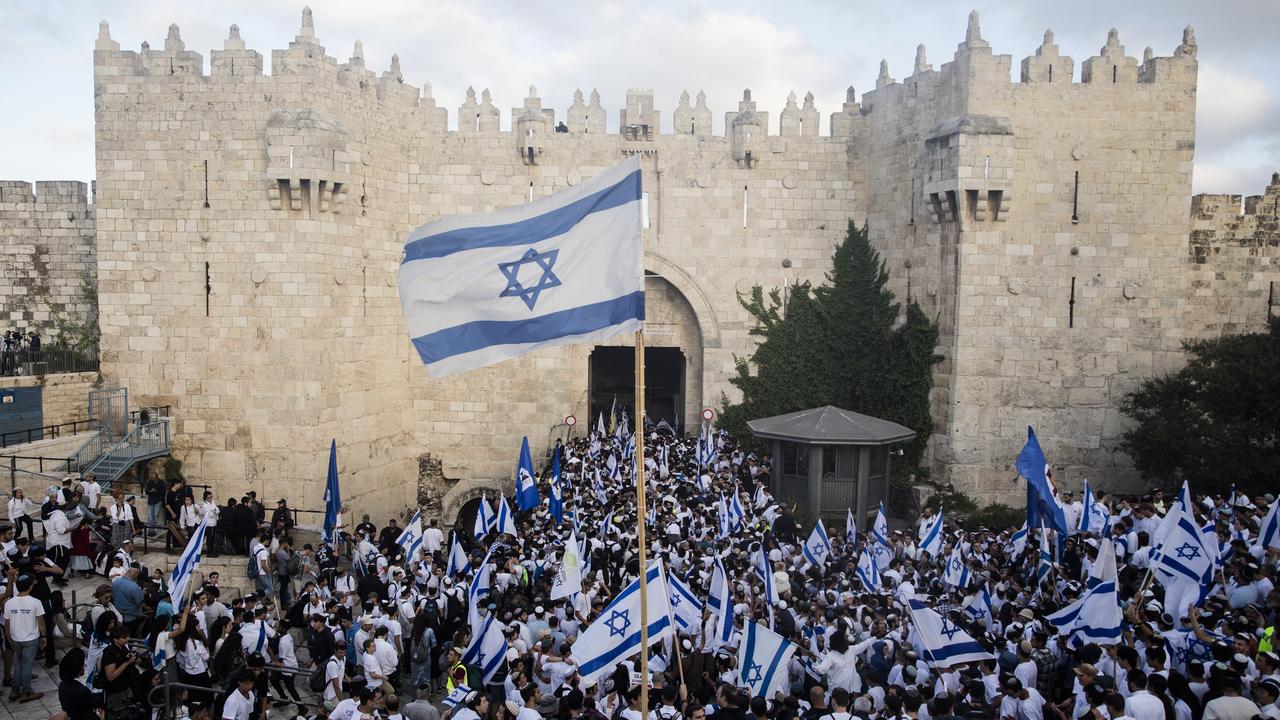 Israeli Jews hold the Israeli flag as they are marching in Jerusalem's old city muslim quarter on May 18, 2023 in Jerusalem, Israel. Picture: Amir Levy/Getty Images