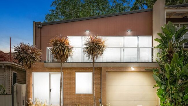 1B Convent Court, Coburg North, sold for $807,000.