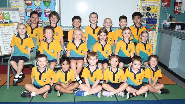 Willows State School Prep A THE WILLOWS STATE SCHOOL PREP A TEACHER: Miss Debbie Murray TEACHER AIDE: Ms Tanya Eddy BACK: Elijah Simmons, Edward Peters, Iverson Seiuli, Mitchell Yarnold, Ayda Vinson, Theodore Day, Matthew Naysoe. MIDDLE: Payton-Shayle King, Ethan Brownlie McGee, Rosie Bridson, Lexi Winlaw, Elizah Ashe, Scarlett Folkers. FRONT: Bennett Sayed, Jonathan Bien, Oliver Walsh, Teresa Ring, Oliver Dwight, Indiana Hotson.