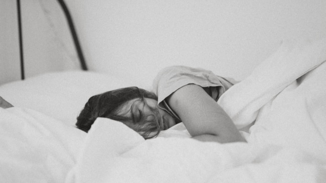 Get Less Than 6 Hours Sleep A Night You Might Be At A Higher Risk Of Dementia Bodysoul 