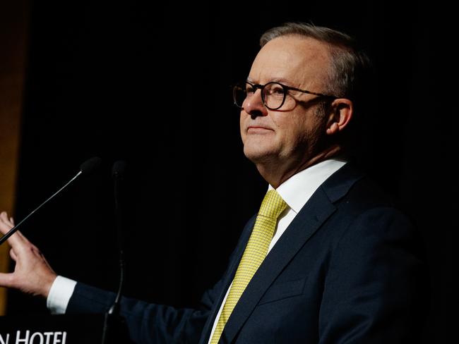 SYDNEY, AUSTRALIA - NewsWire Photos AUGUST 30, 2024: Prime Minister Anthony Albanese during a toast at the Cauliflower Club rugby lunch on Friday honouring former Wallabies captain Michael Hooper. Picture: NewsWire / Nikki Short