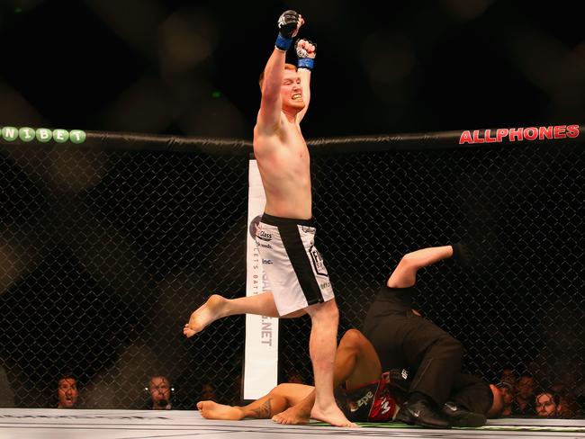 Sam Alvey celebrates victory over Dylan Andrews