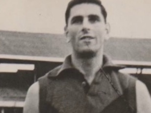 The footy world is in mourning after the death of highly-decorated legend Clyde Laidlaw. Laidlaw, 89, was an integral part of Melbourne's golden era during the late 1950s and 1960s, winning four premierships between 1955 and 1960.