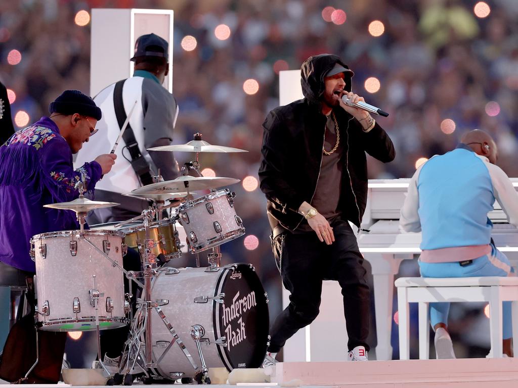 Super Bowl LVI 2022 Eminem’s takes knee at Super Bowl halftime show