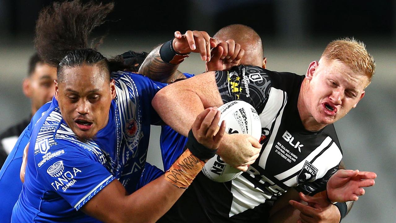 Griffin Neame of New Zealand Kiwis runs past the Samoan defence. Picture: NRL Imagery