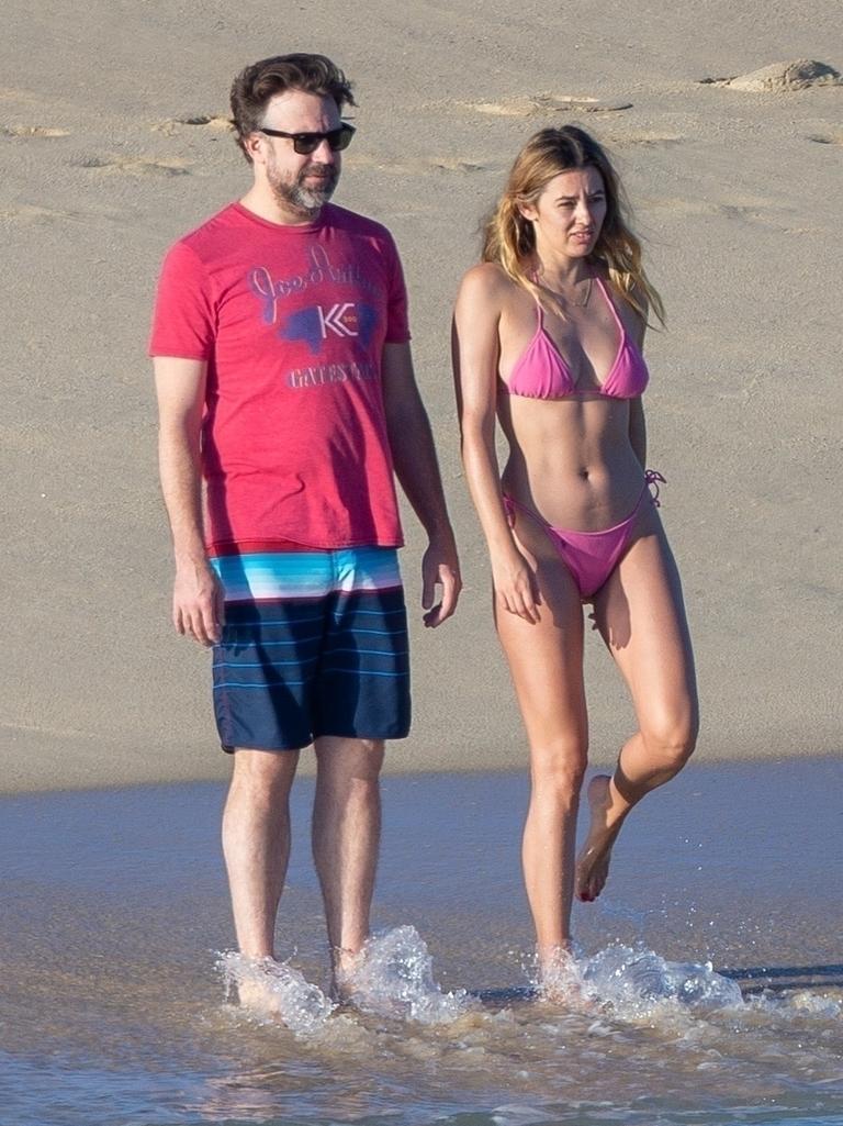 Ted Lasso actor Jason Sudeikis spotted kissing Keeley Hazell in Mexico after Olivia Wilde split news.au — Australias leading news site