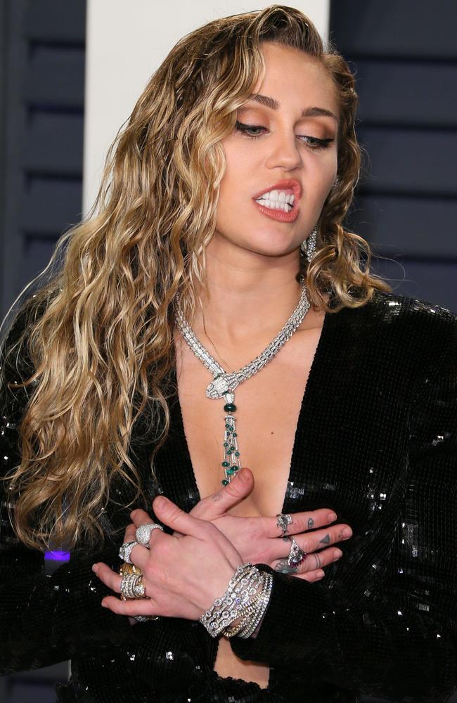 Miley Cyrus attends the 2019 Vanity Fair Oscar Party at the Wallis Annenberg Center for the Performing Arts on February 24, 2019 in Beverly Hills, California. (Photo by JB Lacroix / AFP)
