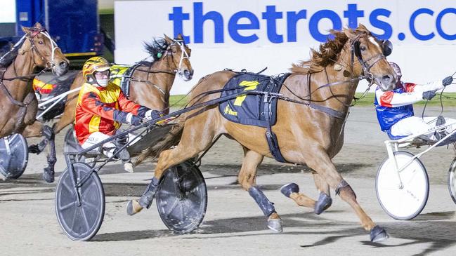 Race 6: Melton Park, Saturday 21-9-2024 Aldebaran Park Trotters Free for All (No Nr.) Winner: Keayang Chucky (1) Trainer: Paddy Lee; Driver: Jason Lee Race Distance: 2,240 metres, Mile Rate: 1.56.7 photography: Stuart McCormick