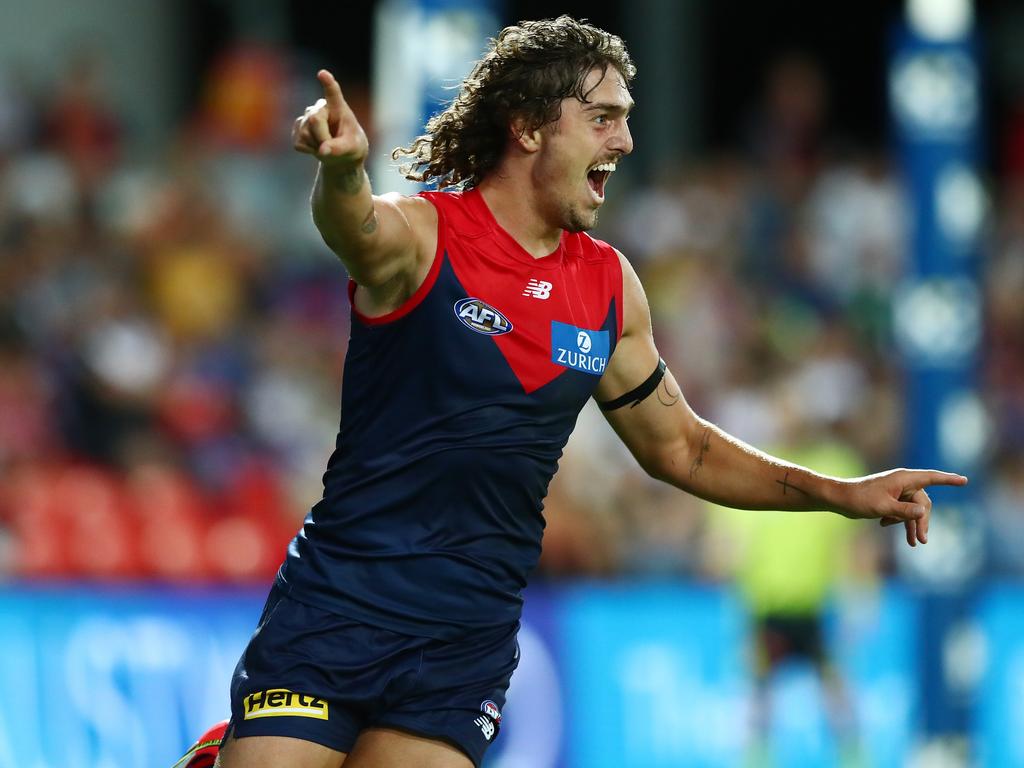 20yo 'beast' enters 'Superman' mode in tight Dees win; Suns star shatters records: 3-2-1