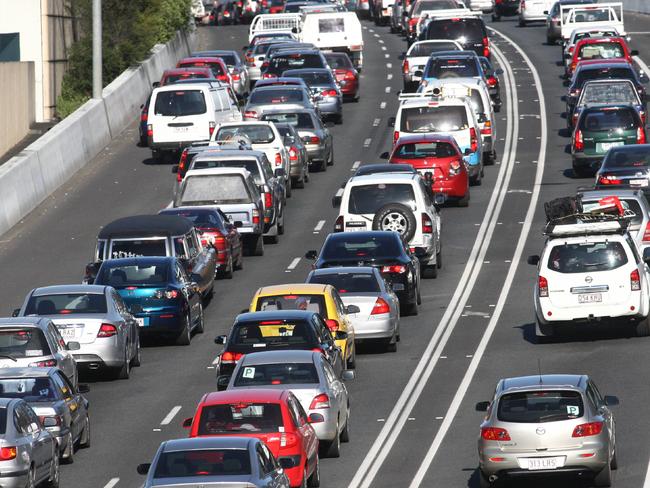 BCM 18.8.2012 Very heavy freeway traffic backed up for kilometers on the southlanes of the M1, due to a crash at Springwood. Pic Jono Searle