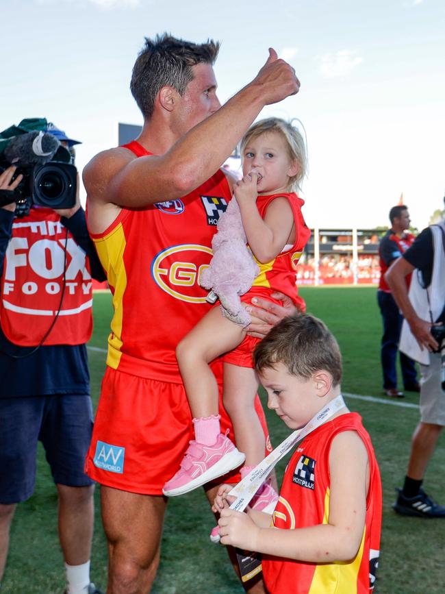 Swallow thanks the Cats. Photo by Russell Freeman/AFL Photos via Getty Images