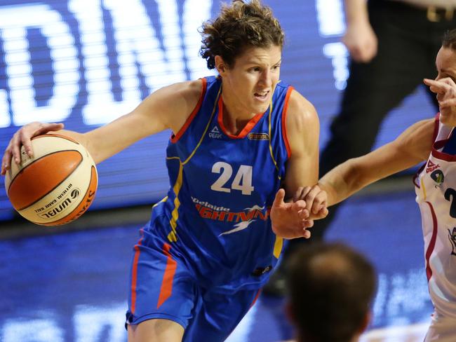 Jess Foley in action for the Adelaide Lightning in 2013. Picture: Sarah Reed