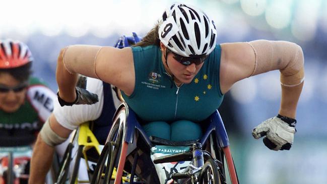 Louise Sauvage on her way to winning the 1500m at the Sydney Paralympic Games.