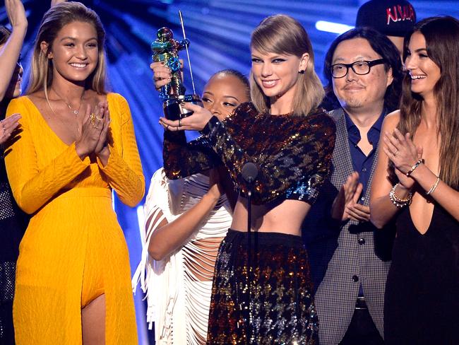 Winners ... Model Gigi Hadid, actress Serayah, Taylor Swift, director Joseph Kahn, model Lily Aldridge accept the Video of the Year award for 'Bad Blood' onstage. Picture: Getty