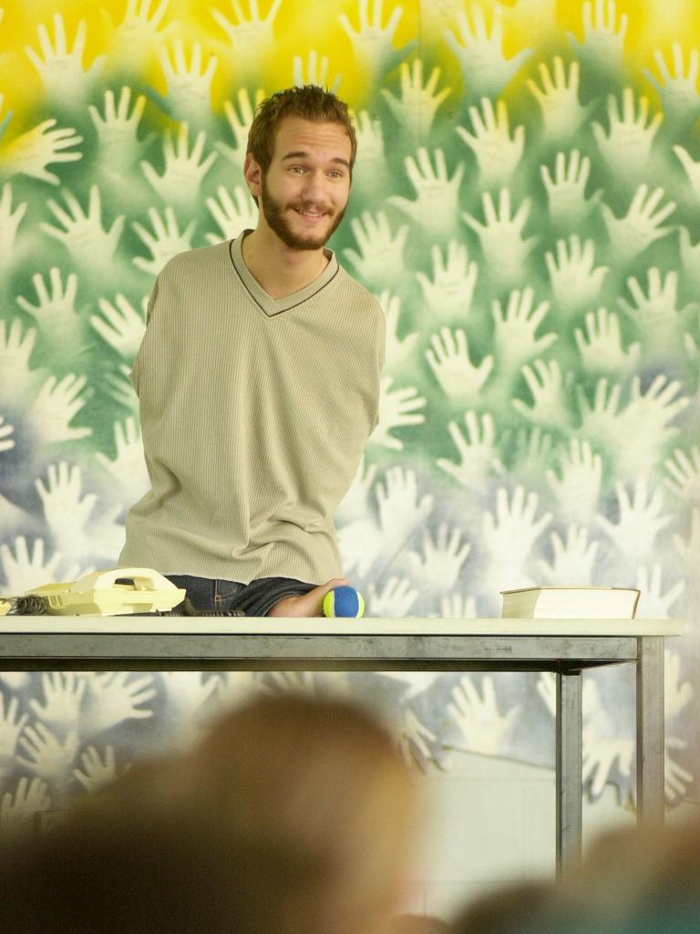 Nick Vujicic talks to students at Willows State School. Picture: Stewart Mclean