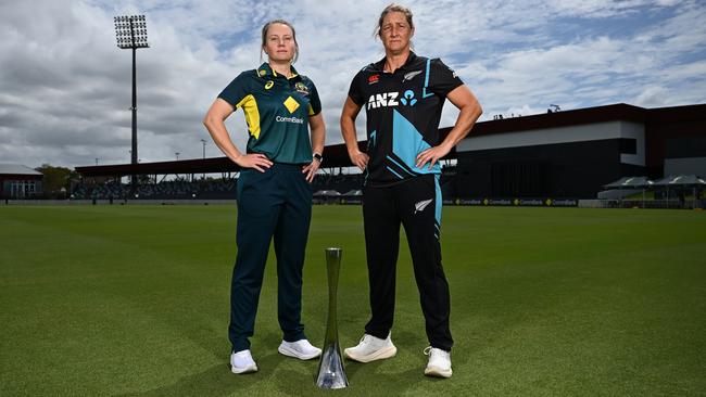 Alyssa Healy, captain of Australia and Sophie Devine, captain of New Zealand, in the lead-up to the first of their three-game series at Great Barrier Reef Arena. (Photo by Albert Perez/Getty Images)