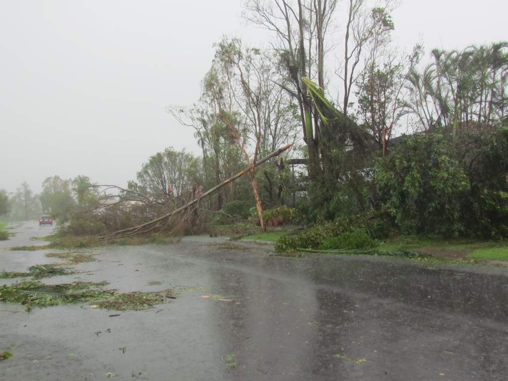 Proserpine pummelled by Cyclone Debbie | The Courier Mail