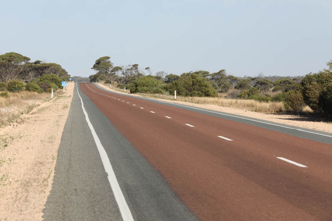 Only road between SA and WA closed due to out-of-control fire