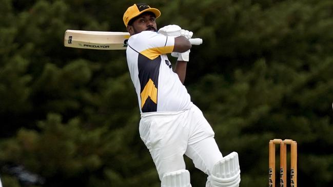 Dilan Chandima in action for Sunbury United.