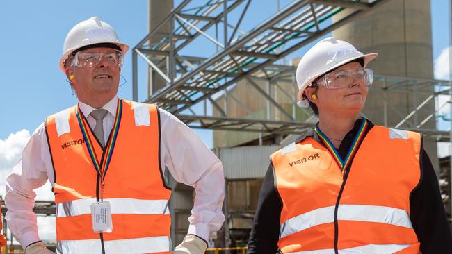 Leader of the Opposition Anthony Albanese and Shadow Resources Minister Madeleine King.