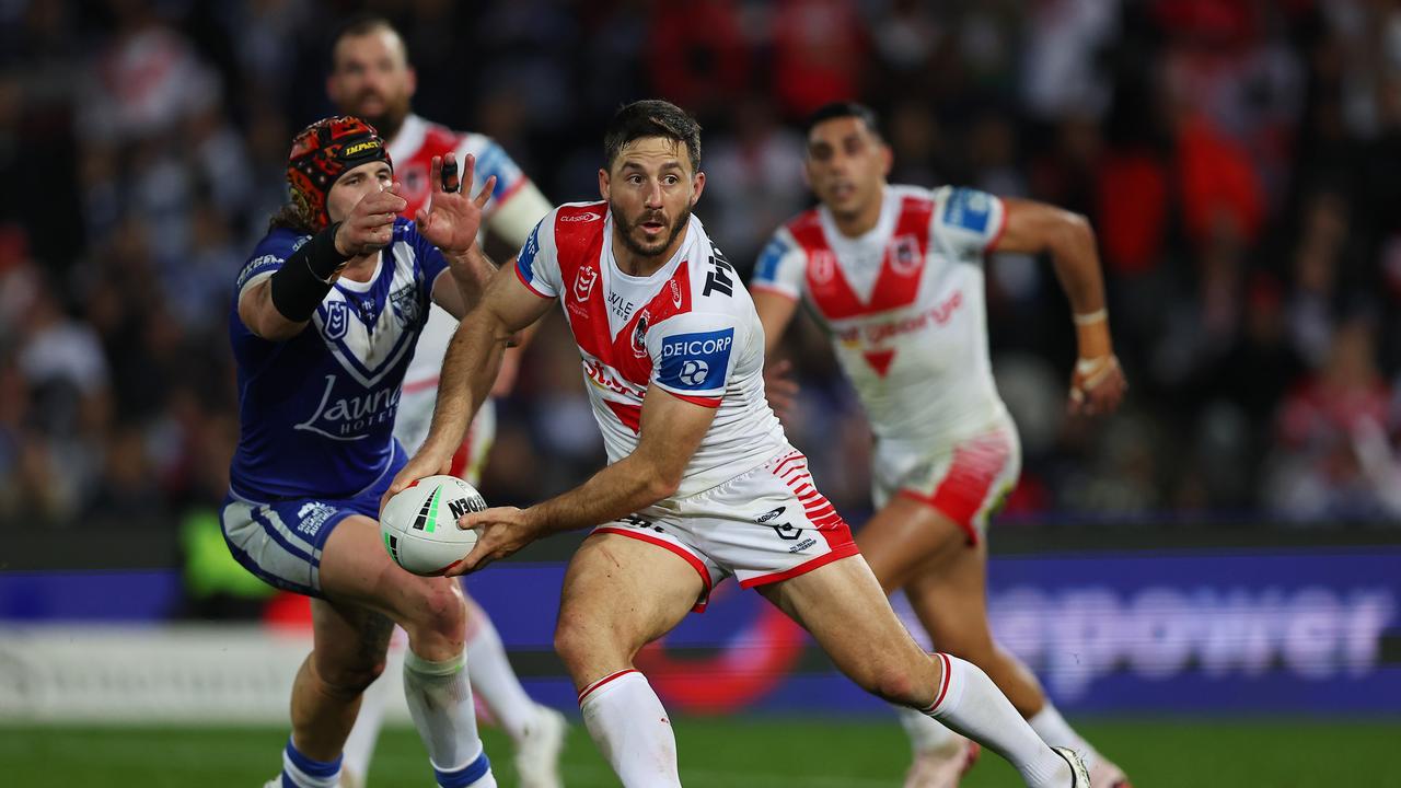 SYDNEY, AUSTRALIA - AUGUST 10: Ben Hunt of the Dragons looks to pass during the round 23 NRL match between St George Illawarra Dragons and Canterbury Bulldogs at Netstrata Jubilee Stadium, on August 10, 2024, in Sydney, Australia. (Photo by Jeremy Ng/Getty Images)