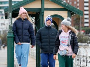 MELBOURNE, AUSTRALIA - NewsWire Photos MAY 16, 2021: Locals brave the cold for an afternoon walk in St Kilda as an icy blast hits the Australian east coast.
Picture: NCA NewsWire / David Geraghty