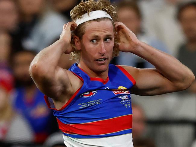 MELBOURNE, AUSTRALIA - MARCH 21: Aaron Naughton of the Bulldogs adjusts his headband during the 2025 AFL Round 02 match between the Footscray Bulldogs and the Collingwood Magpies at the Melbourne Cricket Ground on March 21, 2025 in Melbourne, Australia. (Photo by Michael Willson/AFL Photos via Getty Images)