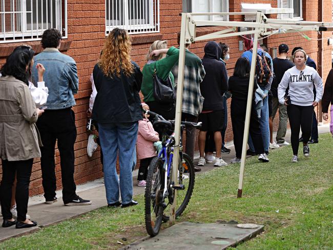 WEEKEND TELEGRAPH JULY 15, 2023. A line of hope full renters to see a apartment on Frederick St, Ashfield.  Picture: Adam Yip