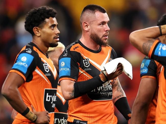 BRISBANE, AUSTRALIA - MAY 19: David Klemmer of the Wests Tigers and his team mates looks dejected during the round 11 NRL match between Wests Tigers and Dolphins at Suncorp Stadium, on May 19, 2024, in Brisbane, Australia. (Photo by Hannah Peters/Getty Images)