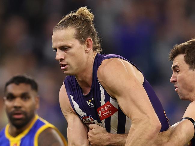 PERTH, AUSTRALIA - JULY 27: Nat Fyfe of the Dockers looks to handball during the round 20 AFL match between Fremantle Dockers and West Coast Eagles at Optus Stadium, on July 27, 2024, in Perth, Australia. (Photo by Paul Kane/Getty Images)