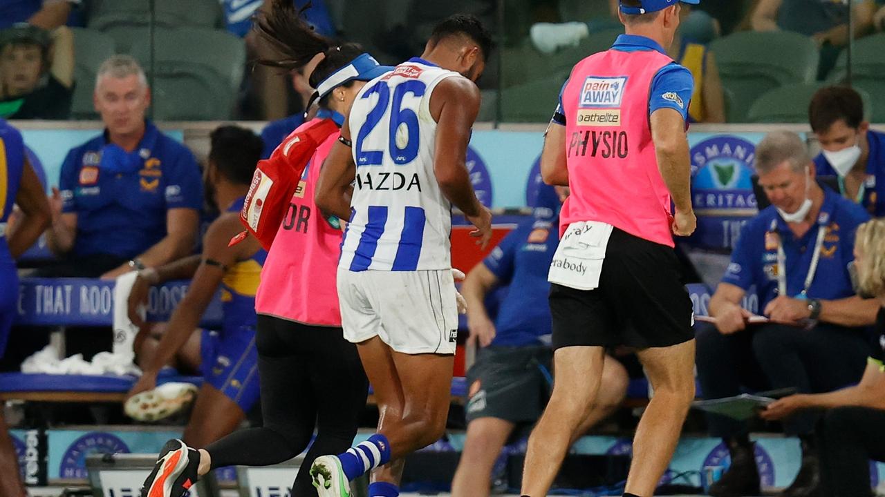 Tarryn Thomas sustained internal bruising in an attempt to smother the footy. Picture: Michael Willson/AFL Photos