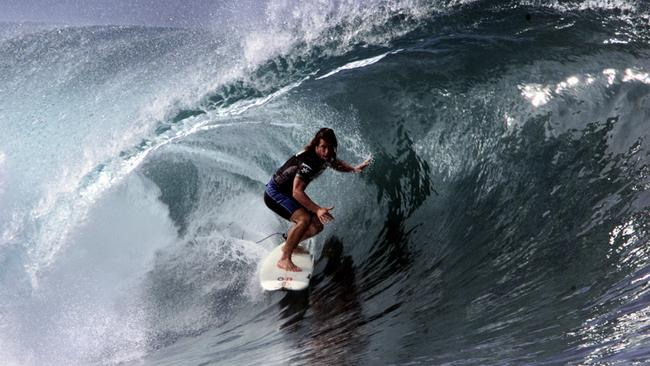 Surfing - aust surfer Mark Occhilupo competing in Pipeline Masters event in Hawaii 19 Dec 1999. a/ct /Surfing