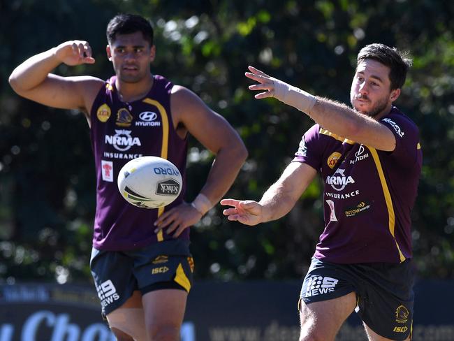 Ben Hunt trained with aheavily bandaged right hand. Picture: AAP