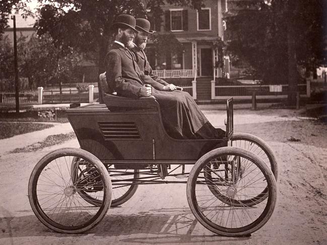 Francis and Freelan Stanley, twin brother inventors in an early model of their Stanley Steamer in 1898. Public domain