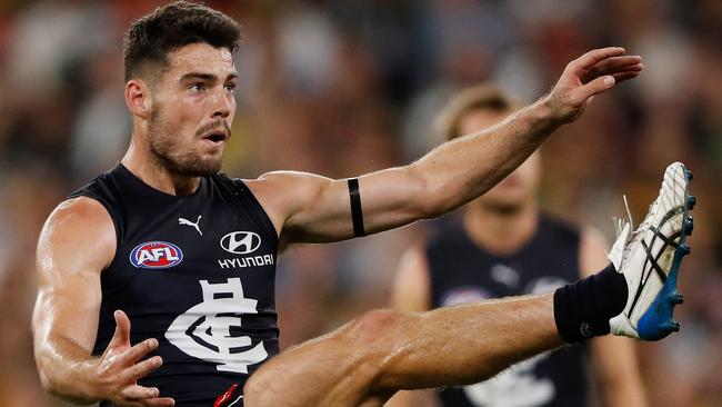 George Hewett kicks truly for the Blues. Picture: AFL Photos via Getty Images