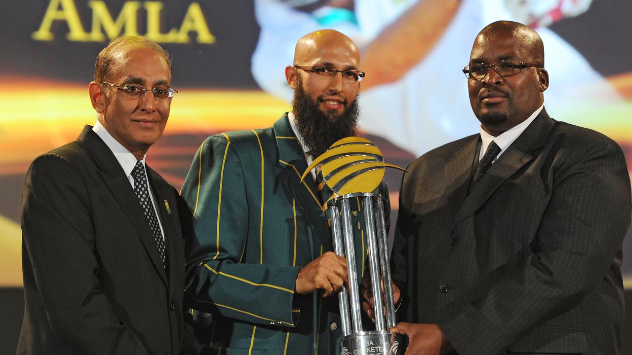 Hashim Amla receives the cricketer of the year award from CEO Haroon Logard and President Chris Nenzani in 2013
