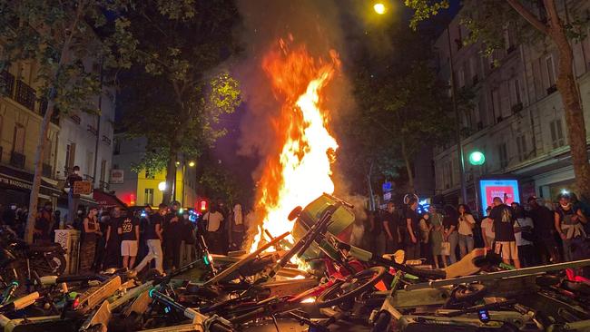 Protesters burn trash bins, shared scooters and bicycles on June 2, 2020 after a demonstration against police violence and in memory of late US citizen George Floyd who died a week before after a Minneapolis police officer knelt on his neck. – Incidents broke out Tuesday night in Paris on the sidelines of a banned demonstration of 20,000 people denouncing police violence. In the US several cities have deployed the guard in the face of angry protests against police brutality following the killing of unarmed black man George Floyd by police during an arrest in Minneapolis last week. (Photo by Mohammad GHANNAM / AFP)